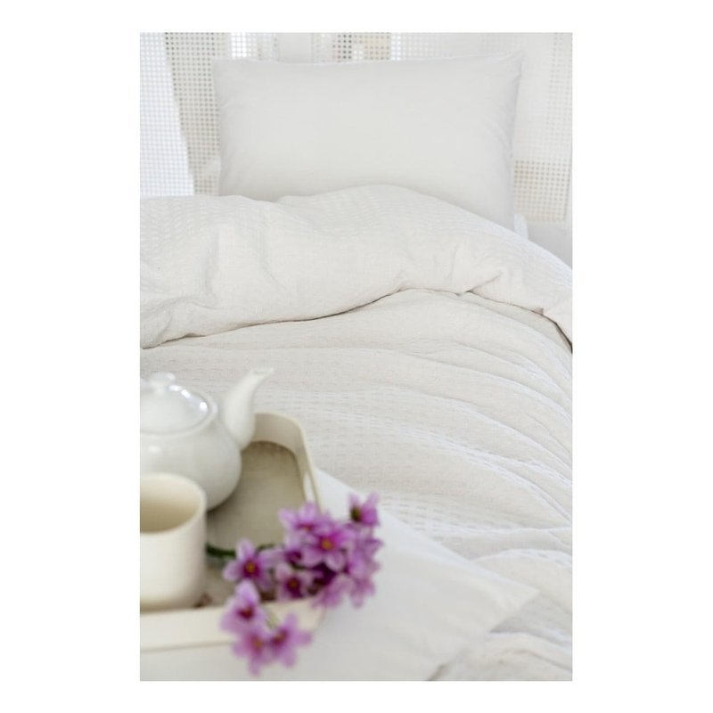 biela-bavlnena-prikryvka-cez-postel-na-dvojlozko-pure-200-240-cm