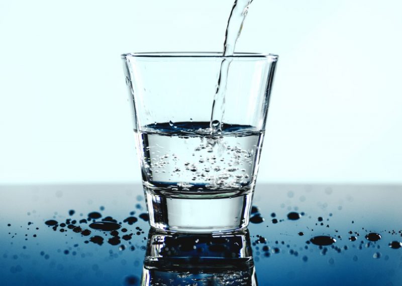 pohár vody